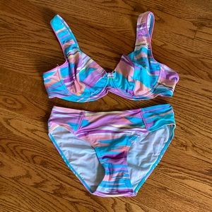 Womens L two piece swimsuit. Super fun print. Good coverage bottom,underwire top
